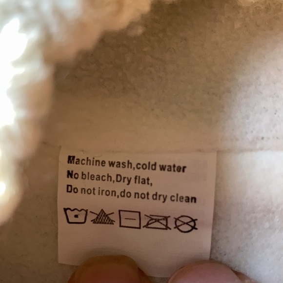 NWT Igloo Beanie - Picture 6 of 7